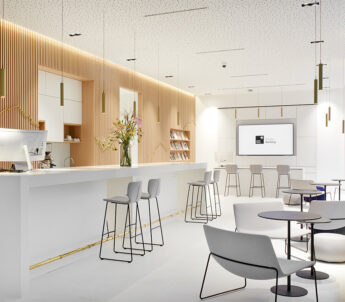 Das neue Foyer der Hypo Tirol Bank in Wien. mit Präsentationsbildschirm