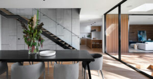 Ein neues Haus, dessen Zinsen & monatliche Rate zuvor mit dem Kreditrechner für Immobilien der Hypo Tirol berechnet wurden.