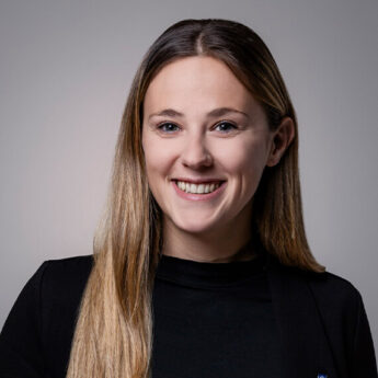 Portrait von  Laura Jusufi , Betreuerin Privatkunden in der Hypo Tirol Bank, Standort GS Technik