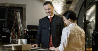 Video-Teaser: Wie das Verwöhnhotel Kristall mit der Hypo Tirol Bank seinen innovativen Sky-Spa verwirklichte.