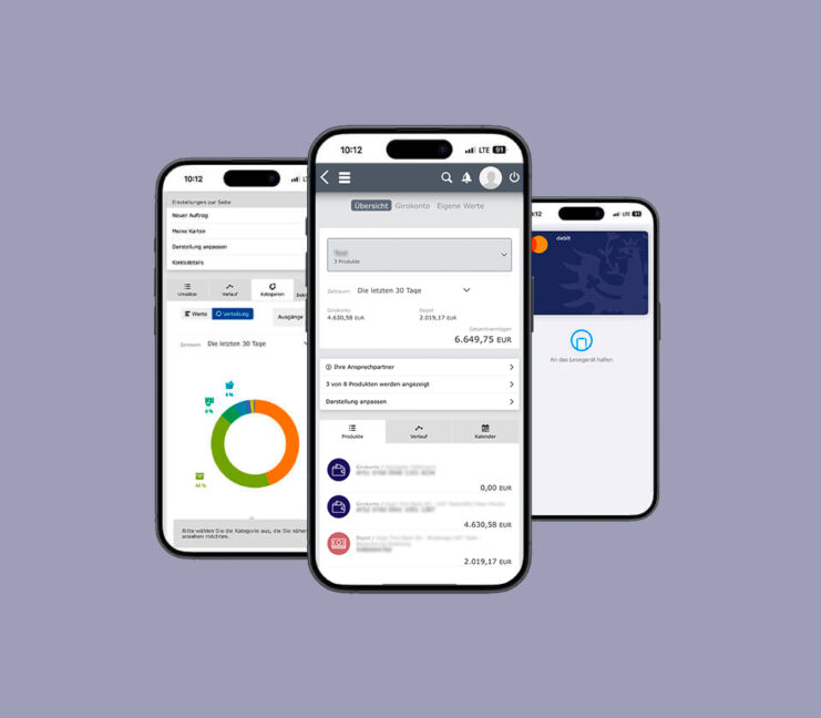 Drei Smartphones mit der Hypo Tirol Banking-App: Kontoübersicht, Finanzanalyse und kontaktloses Bezahlen per Smartphone.