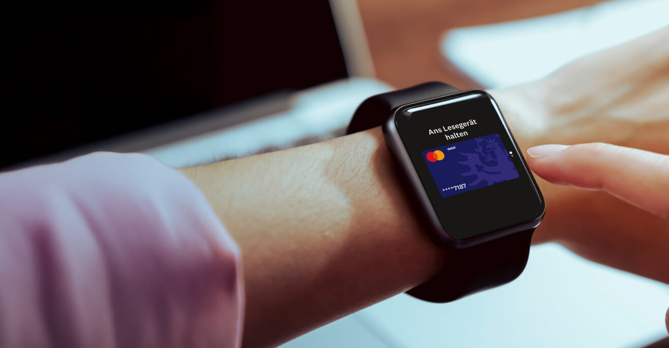 Smartwatch mit digitaler Debitkartenanzeige