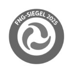 Schwarz-weißes, rundes FNG-Label 2025; in der Mitte Nachhaltigkeitssymbol.