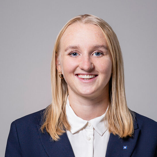Portrait von  Alina Kopp , Betreuerin Privatkunden in der Hypo Tirol Bank, Standort GS Imst