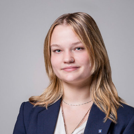 Portrait von  Miriam Kreuzer , Lehrling in der Hypo Tirol Bank, Standort Lehrlinge