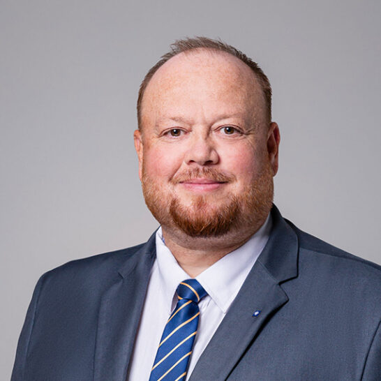 Portrait von  Mike Morherr , Experte WohnRaum in der Hypo Tirol Bank, Standort WohnRaum