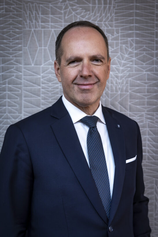 Portrait von  Markus Hildmann MBA, Vorstand Vertrieb & Treasury in der Hypo Tirol Bank, Standort Vorstand