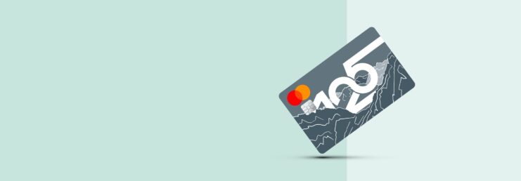 Hypo Tirol Firmen-Debitkarte im 125-Jahr-Design auf türkisem Hintergrund in 2 Schattierungen