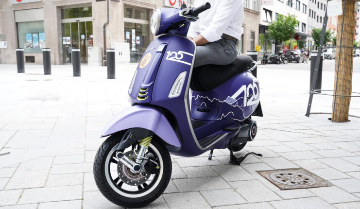 125-Jahr-Design Vespa am Boznerplatz