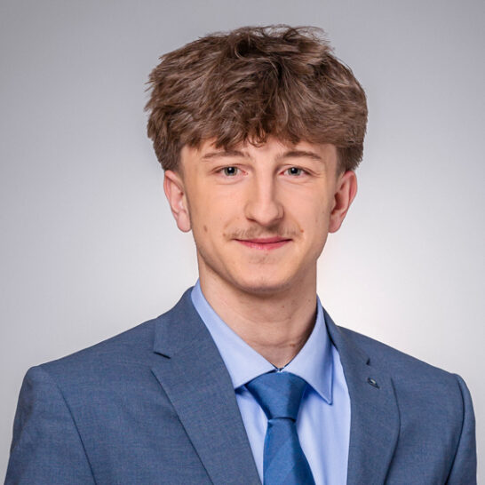 Portrait von  Jakob Schneeberger , Betreuer Privatkunden in der Hypo Tirol Bank, Standort GS Zillertal