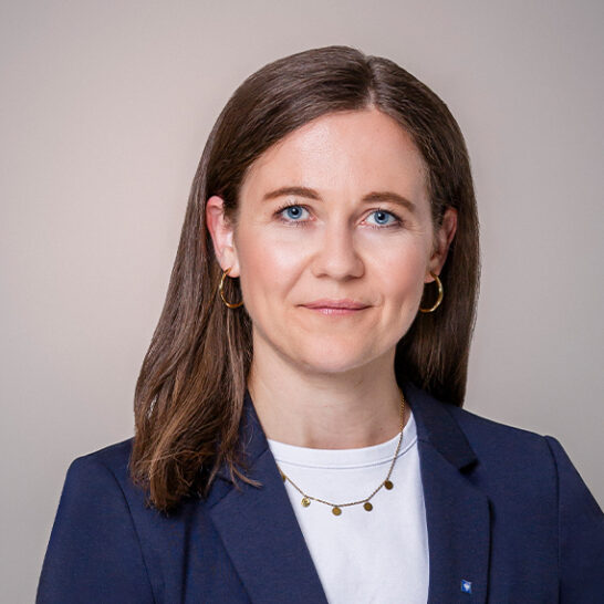 Portrait von Dr. Mag. Lisa Mayr-Stumpf , GF Hypo Immobilien Betriebs GmbH in der Hypo Tirol Bank, Standort HIB Geschäftsführung