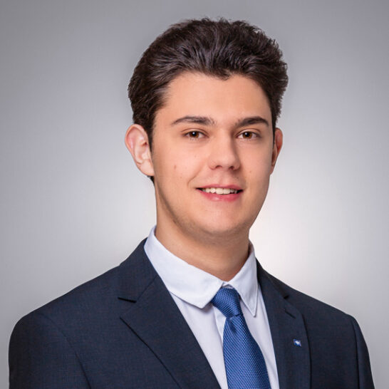 Portrait von  Valerian Miller ,  in der Hypo Tirol Bank, Standort Privatkunden, Freie Berufe und Private Banking