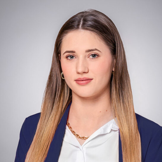Portrait von  Alexandra Negrean BA,  in der Hypo Tirol Bank, Standort GS Zentrale