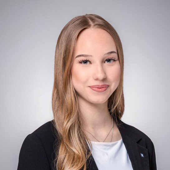 Portrait von  Rebekah Eigenmann , Lehrling in der Hypo Tirol Bank, Standort Lehrlinge